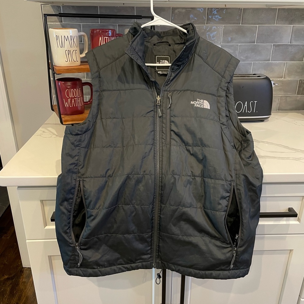Men’s North Face Vest. Drawstrings to make it tighter around waist.